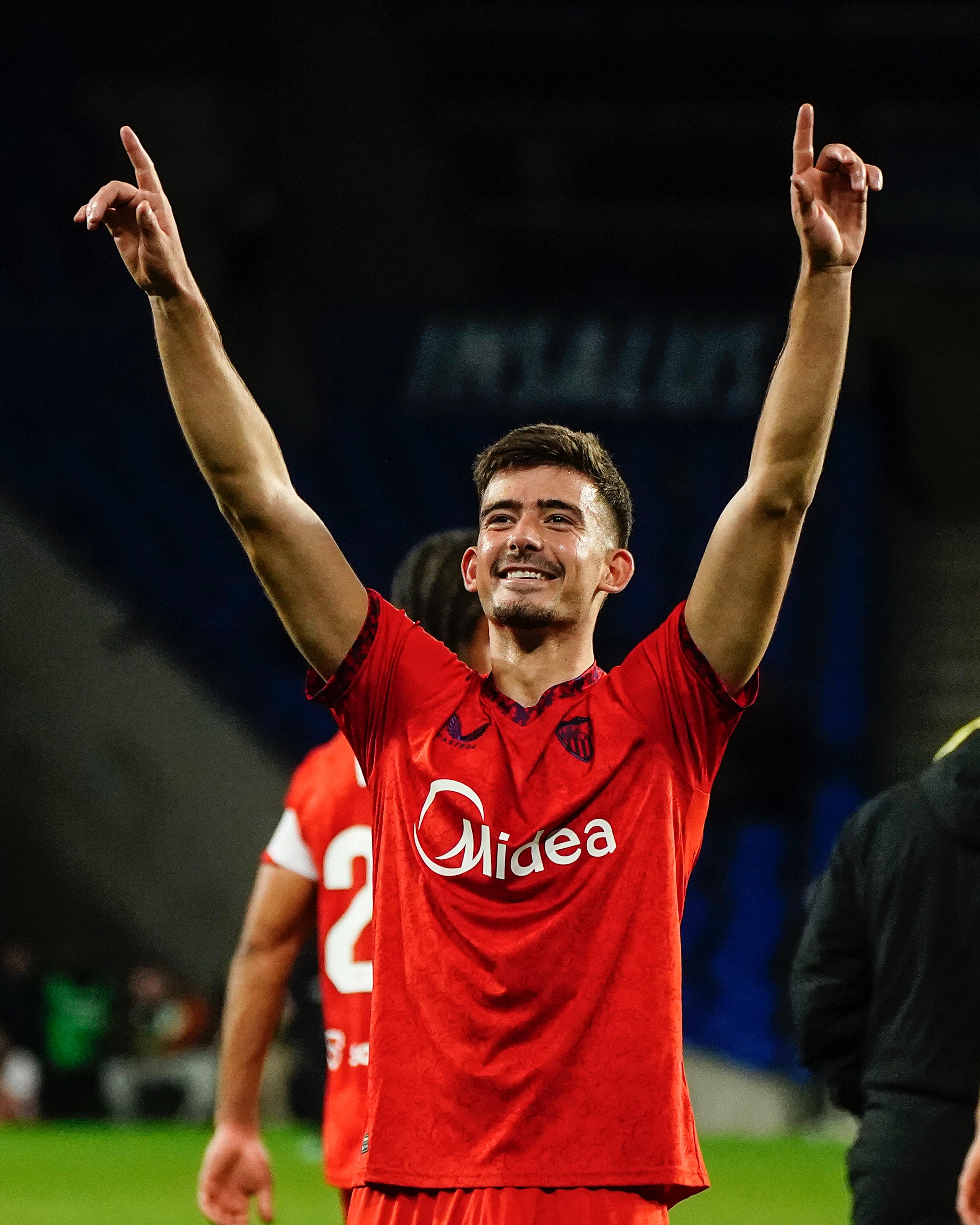 Gana una camiseta roja de la 2ª equipación